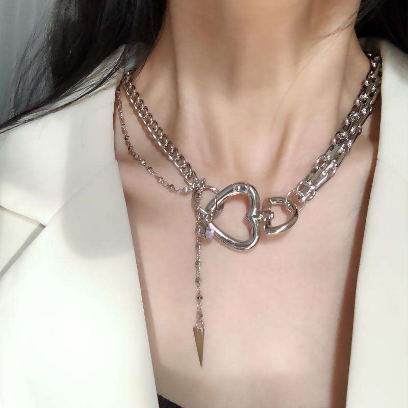 Clasp lock necklace